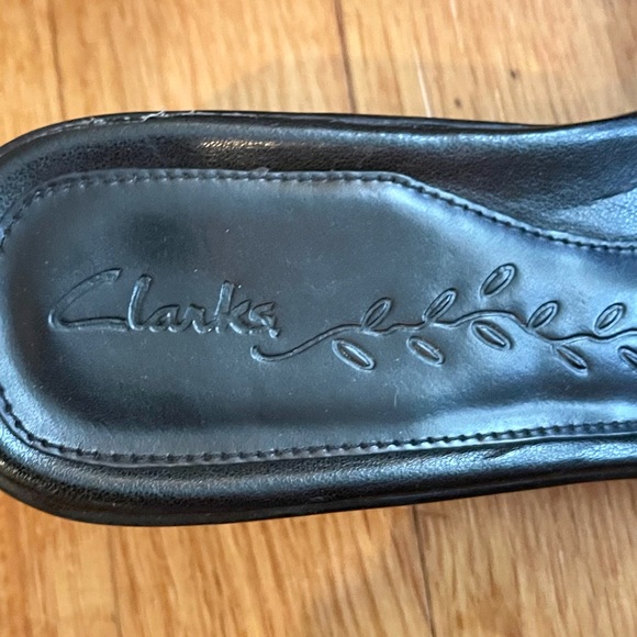 Clarks Leather Black Slip On Heel EUC - Picture 7 of 9